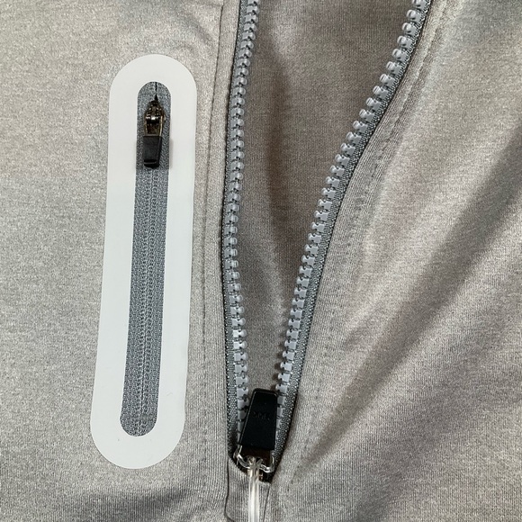 JOHNNIE-O Denny Performance Men’s 1/2 Zip Vest Gray Sz Small NWT MSRP $138 - Picture 3 of 10